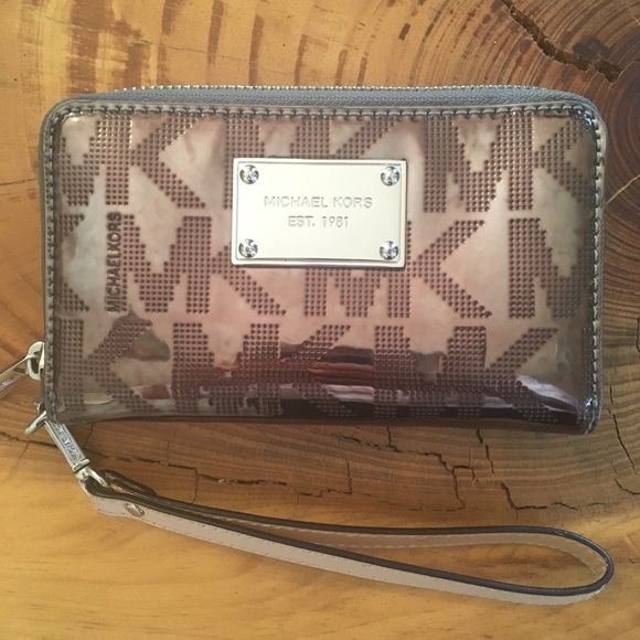 Michael Kors Handbags - Michael Kors Metallic Gray Granite Wristlet Iphone